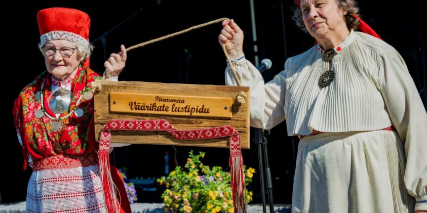 Väärikate lustipidu Surjus. Foto: Kärmen Kärg